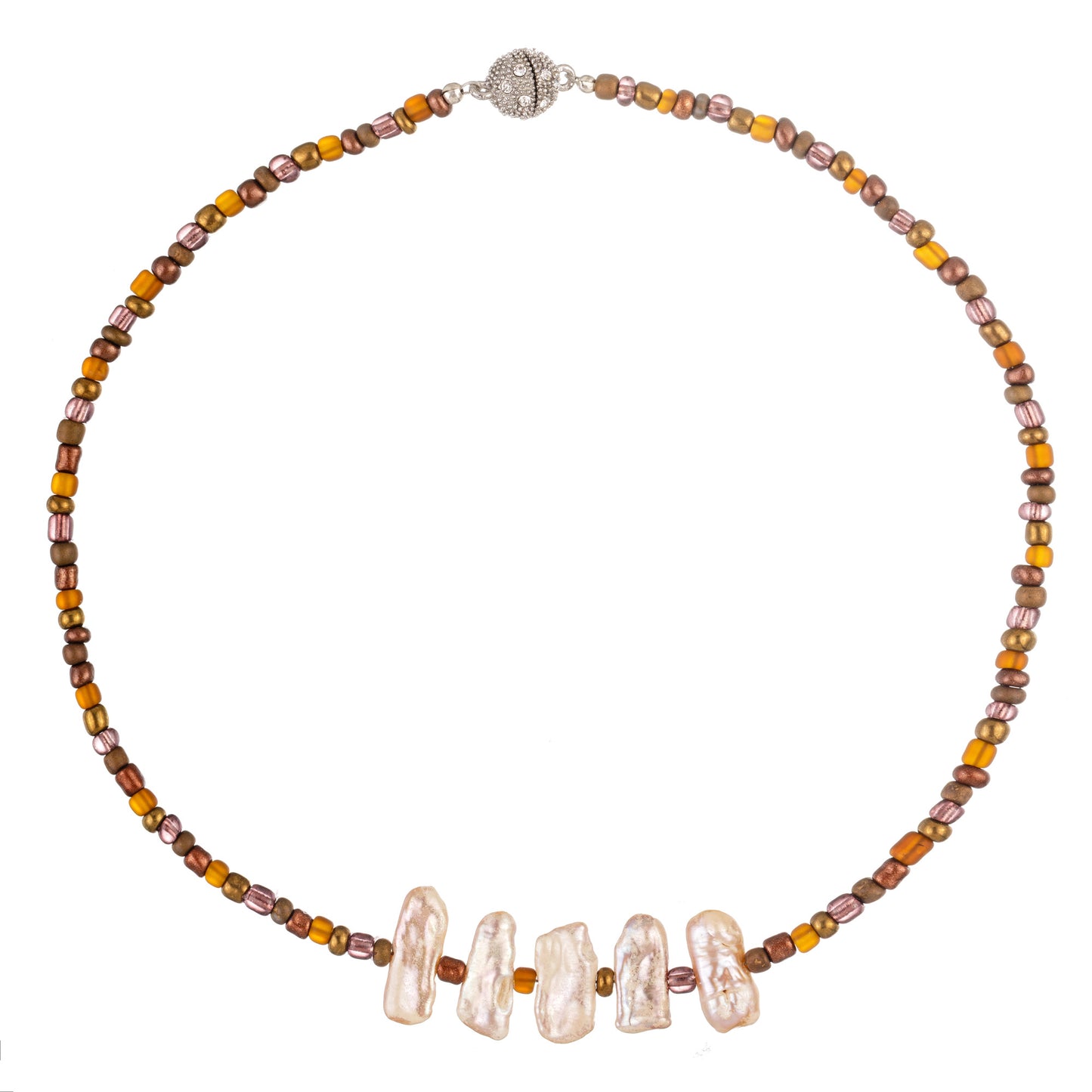 Colier beaded cu mărgele calde și perle neregulate — design organic, culori blânde și texturi naturale pentru un stil boho rafinat.