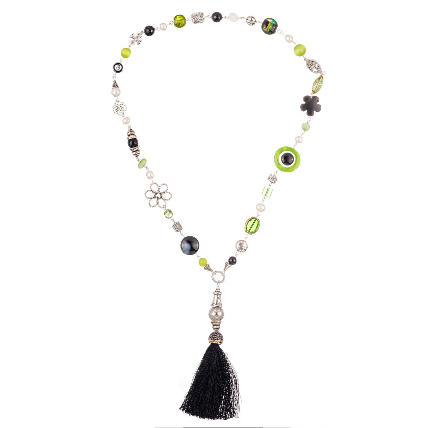 Boho 1 – colier handmade beaded cu pandantiv, realizat din onyx, jad, hematit, perle naturale, sidef, mătase și sticlă, în nuanțe pământii de verde, negru și argintiu – bijuterie unicat cu vibe liber din colecția ‘Gamma Spirit – Bijuterii cu suflet liber și energie pământească’.