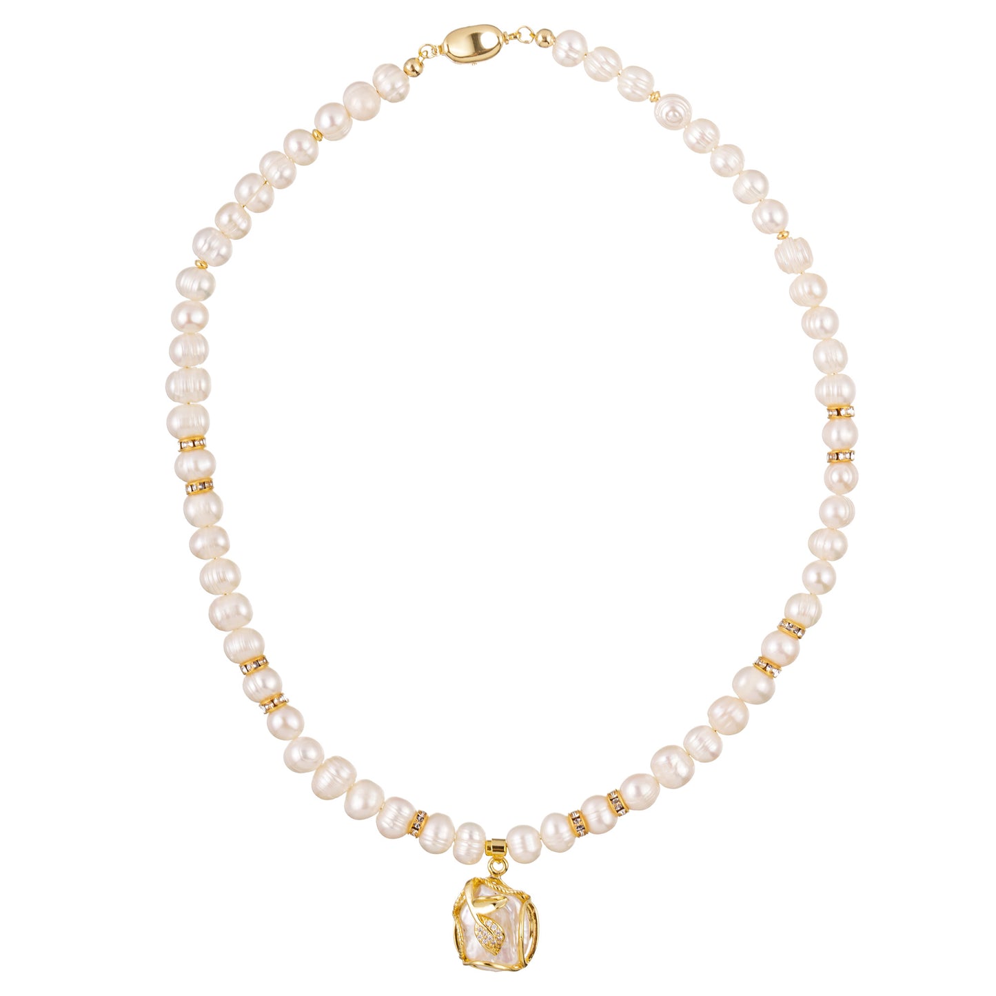 Clasic 1 – colier handmade fashion cu perle de cultură naturale, în nuanțe albe cu accente aurii, design beaded cu pandantiv – eleganță atemporală pentru femei din colecția ‘Perlina – Eleganța perlelor, reinventată’.