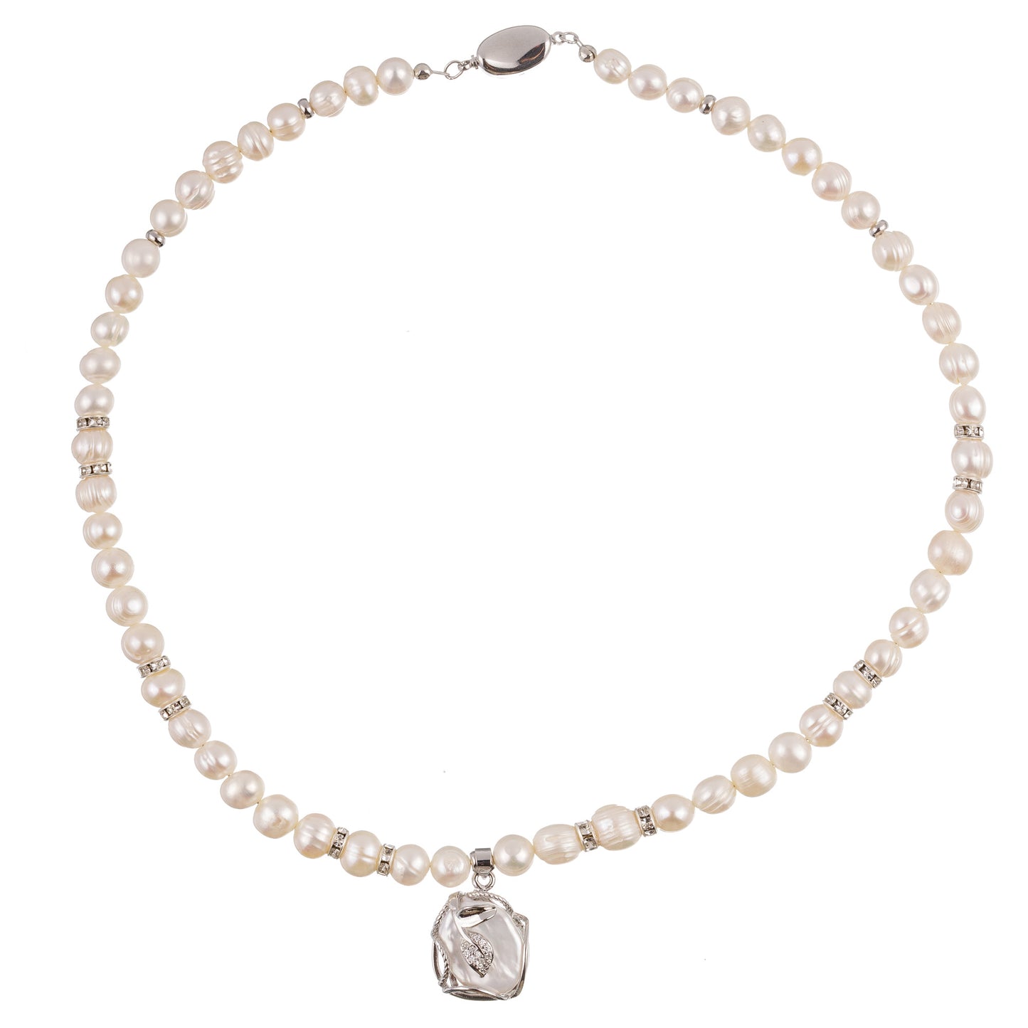 Clasic 3 – colier handmade fashion cu perle de cultură, hematit și elemente metalice argintii, în nuanțe elegante de alb și argintiu – design beaded cu pandantiv, rafinat și versatil din colecția ‘Perlina – Eleganța perlelor, reinventată’.