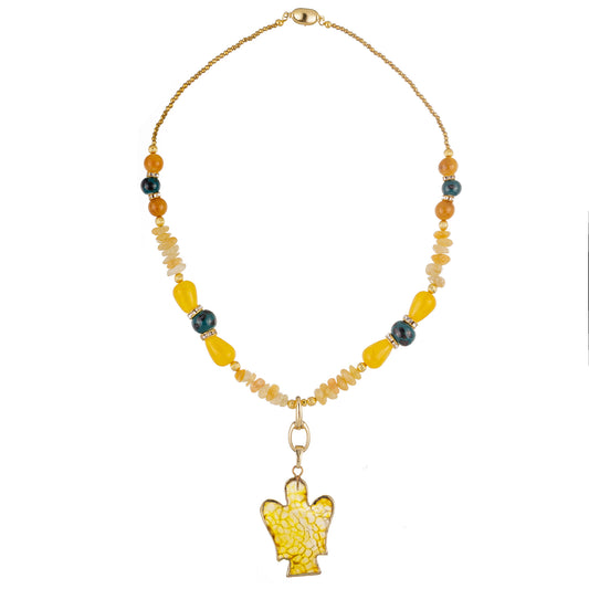 Splendor 5 – colier handmade cu pandantiv floral și mărgele din jad, ceramică aurie și hematit, în nuanțe solare de galben, verde și auriu – un omagiu adus naturii și luminii verii.