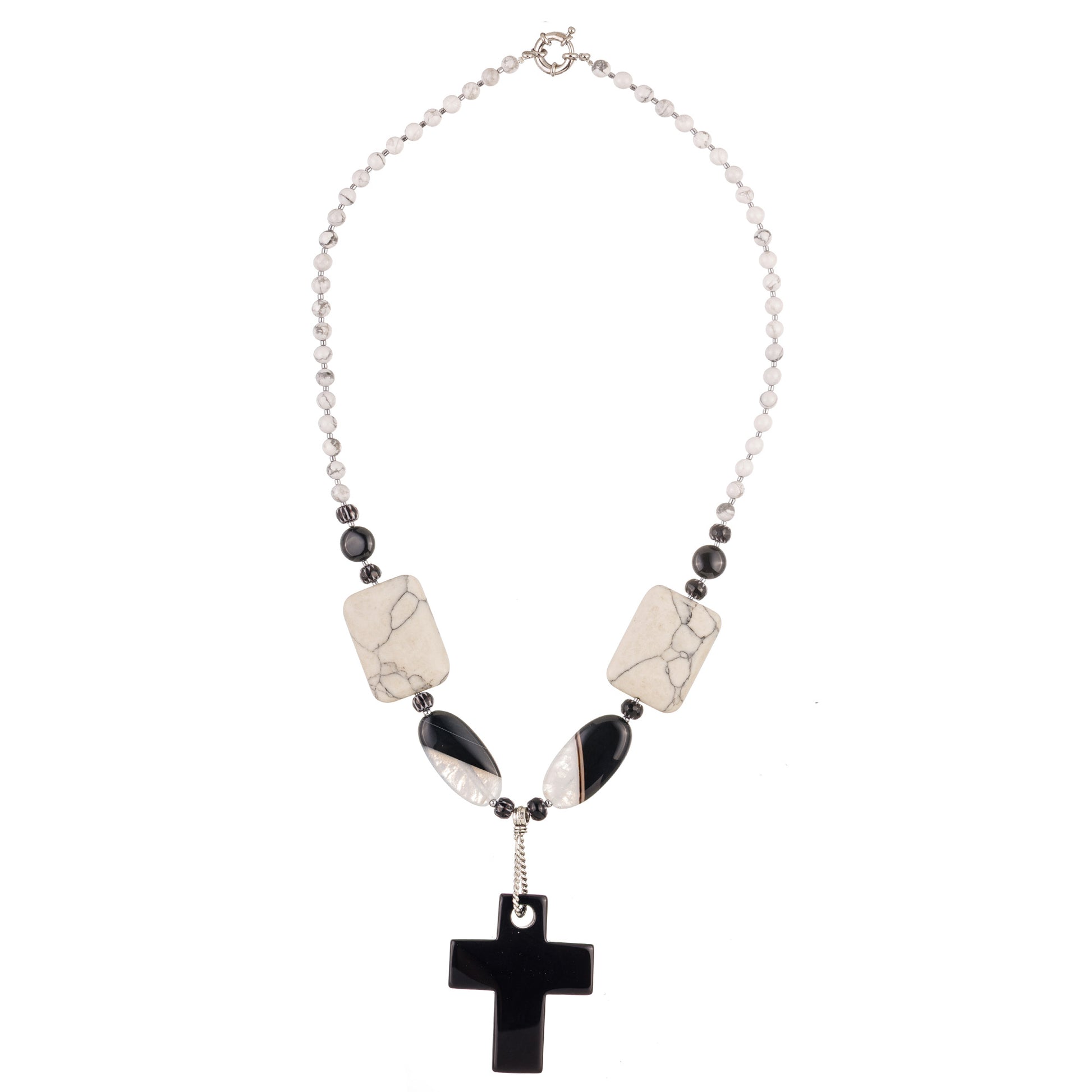Colier handmade alb-negru cu pandantiv-cruce și mărgele Murano, agate, onyx și magnezit.